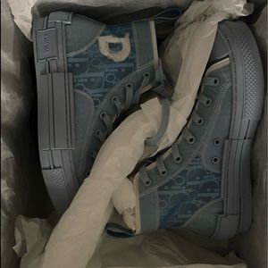 DIOR OBLIQUE HIGHTOP IN BABY BLUE, worn once womens size 7
